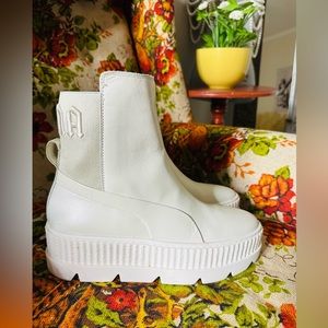 White/cream high top pumas